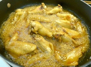 step4: 中火燉個10分鐘，其間記得翻面，讓2面都入味。