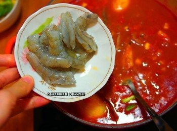 step23: 23.這幾隻蝦子因為蝦頭拿去煎蝦油了，所以沒有蝦頭&gt;.
