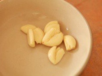 step3: 蒜剝皮,拍扁