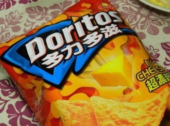 step5: 這是市面上賣的三角玉米脆片，我選擇超濃起司口味
