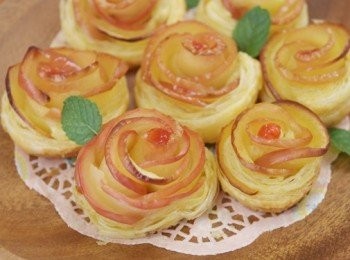 step7: 真的很簡單，賣相也很吸睛呀!!!酥脆外皮及新鮮蘋果片，一種法式優雅氣息在嘴裡散開來 ❤