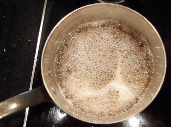 step2: 將味醂煮至酒精揮發。