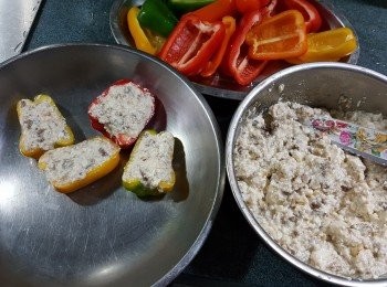 step3: 將餡料釀入雜椒內