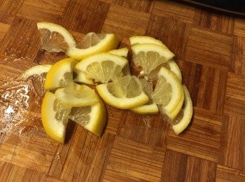 step2: 檸檬切片後切小塊