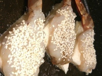 step6: 用半煎炸式炸蝦。