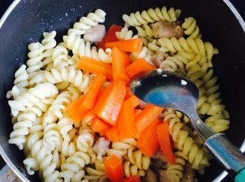 step4: 最後才下螺絲粉、甘荀