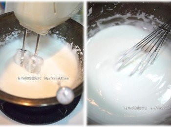 step6: 先放入泡軟擠乾的吉利丁片到步驟4的發泡鋼盆裡
，再把步驟5的糖水倒入打發的蛋白鋼盆裡中後，馬上快速攪拌至鋼盆溫度降至50度