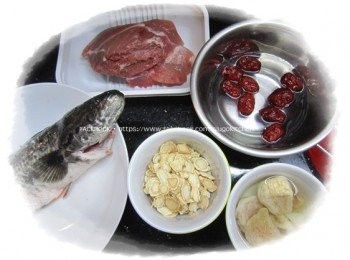 step1: 生魚去除內臟，洗淨，抹乾水分；瘦肉汆水，備用。