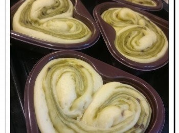 step9: 把模具放入水波爐, 以30度進行第二次發酵60分鐘。