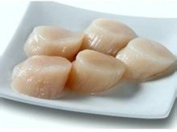 step1: 先把帶子洗淨切塊，再加入生粉、鹽拌一下。