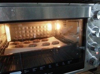 step9: 預熱焗爐230度10分鐘以上,放入已做好型狀的餅,用上下火170度焗10-13分鍾即可