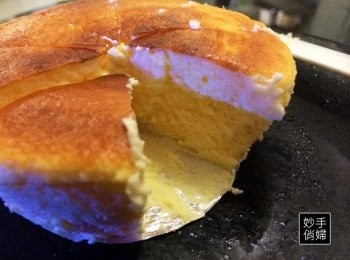 step6: 烤完之後的蛋糕可以先放涼以後,放冰箱冷藏之後再脫模,會比較容易脫模,並且風味也會更加好喔~~~~