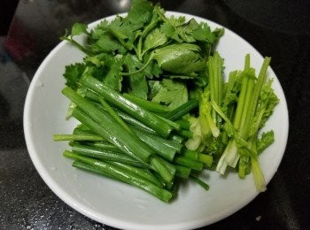 step7: 蔥段，芫茜
