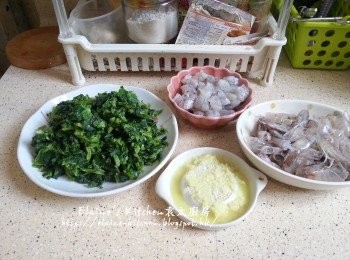 step2: 基圍蝦去頭去殼留起 , 蝦肉去腸後切粒 , 薑磨成蓉備用