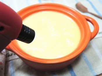 step10: 用噴槍將糖烤成焦黃色