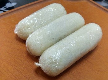 step7: 兩邊扭實，令粢飯好似牛奶糖一樣便完成了。