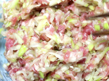 step10: 可以的話, 再放回冰箱一段時間, 餡料會更結實, 包水餃時更容易操作。