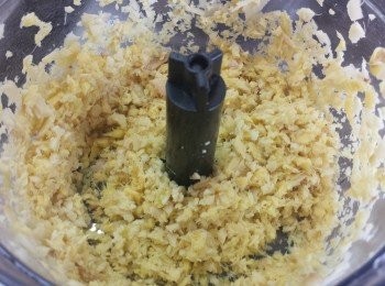 step2: 先將薑打蓉，隔渣，渣汁。