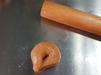 step10: 然後再對摺，（摺口向入邊）