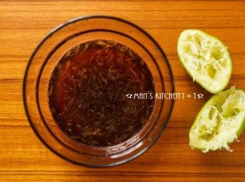 step2: 將醬汁的<span class="group_1">食材</span>全部均勻混合。