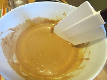 step3: 面粉，泡打粉，milo粉过篩拌匀后，加入2的面糊搅拌均匀。