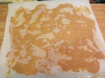 step3: - 上面再鋪上焗爐紙
 - 焗爐開風扇功能，溫度設定60－70度