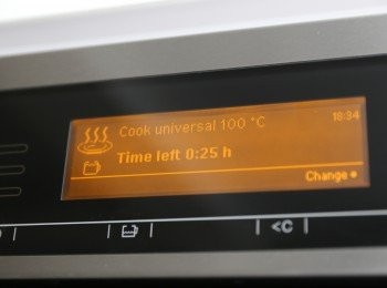 step2: (2) Miele 100度25分鐘 (時間視乎雞大細)