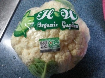 step1: 選擇安田有機椰菜1棵,洗淨剪出一棵棵細朵菜花備用