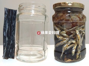 step4: 製作【<span class="group_3">昆布小魚乾柴魚高湯</span>】：依瓶身高度，剪3條昆布，放入瓶中；抓1把小魚乾和1把柴魚花放入；加滿水，蓋好瓶蓋。