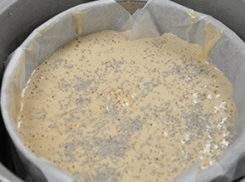 step14: 放入電鍋蒸約25分鐘，中途時可將奇亞籽撒在表面，繼續蒸到熟。