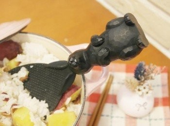 step7: 兔子倒頭栽^^"看著它不自覺笑了出來~~~呵呵!!!