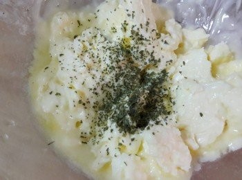 step4: 把洋香菜加入拌勻