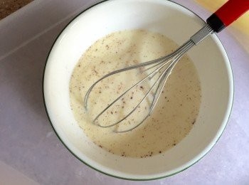 step5: 將蛋、奶、雲呢拿油、肉桂粉及砂糖混合