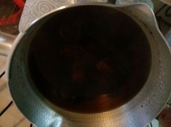 step1: 1公升凍水下話梅煲滾若20分鐘，放涼備水
(味道會是淡淡的, 因為之後會再放九製陳皮粉)