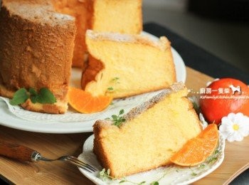 step12: 完全放涼後(約1.5~2小時)，以薄片小刀沿著周圍、中心、底部刮一圈脫模。