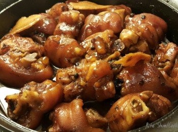 step9: 從焗爐取出，放上火爐，细至中火，煲約5分鐘收汁，此時可再試味，不夠酸可多加一點梅蓉，相反加多少許糖

Wow, 不得了！很醒胃，皮和肉夠腍但仍保持嚼口...梅子肉很出色呢！薑片沒有辣味...正!