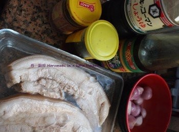 step1: 黑啤  1罐
蜜糖  2-3湯匙
蠔油  2湯匙
醬油  2茶匙
豆辦醬1茶匙
蒜蔥頭 6粒  
冰糖   半片
薑  1片