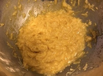 step1: 先預熱烤爐或叮叮爐,將芝士和調味料混和一起