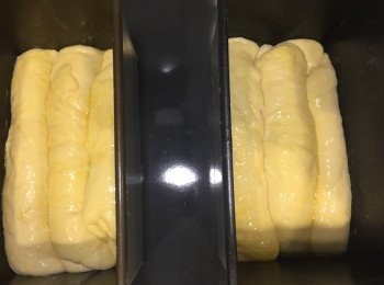 step8: 再在上面搽上全蛋汁