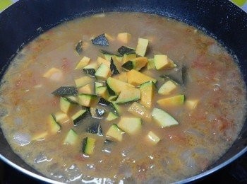 step8: 將切丁的南瓜下鍋