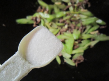 step8: 加入鹽大火翻炒均勻即可