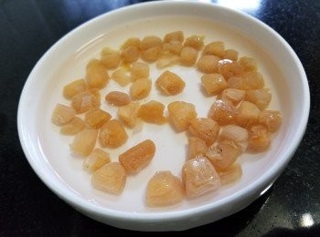 step4: 元貝，用清水沖洗及浸泡