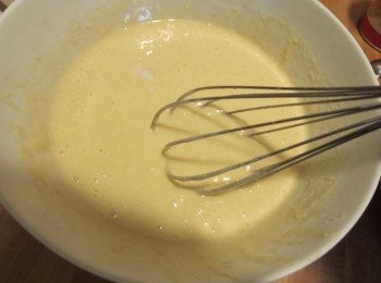 step2: 將<span class="group_2">濕性材料</span>加入<span class="group_1">干性材料</span>拌勻。