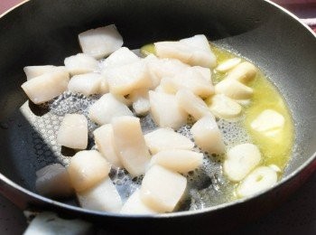 step5: 再放入腰子貝拌炒悶煮