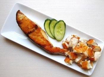 step3: 將魚切或剥成丁狀備用。