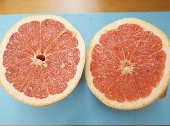 step1: 將葡萄柚對切^^