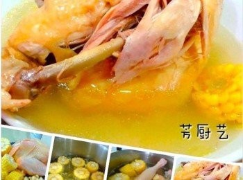 step1: 将鸡只先用沸水烫过，捞起，沥干水份备用；还有再将剩余的材料切片洗净备用。