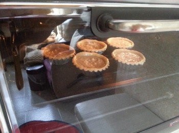 step11: 用250度,先用上下火焗7分鐘,見面開始有金黃色即轉下火焗7分鐘,再用上下火焗多3分鐘見到色澤金黃即可(每個爐溫不同,時間會有相差,需目測)