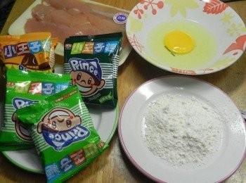 step1: 材料非常簡單，想用什麼樣口味的脆麵都可以喔！