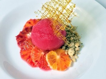 step12: 加上雪好了的雪葩和糖絲。完成。